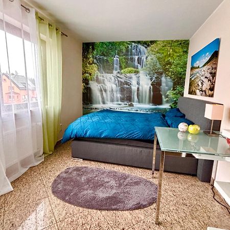 Magisches Doppelzimmer Mit Atemberaubender Wasserfall-Wand In Seligenstadt Dış mekan fotoğraf