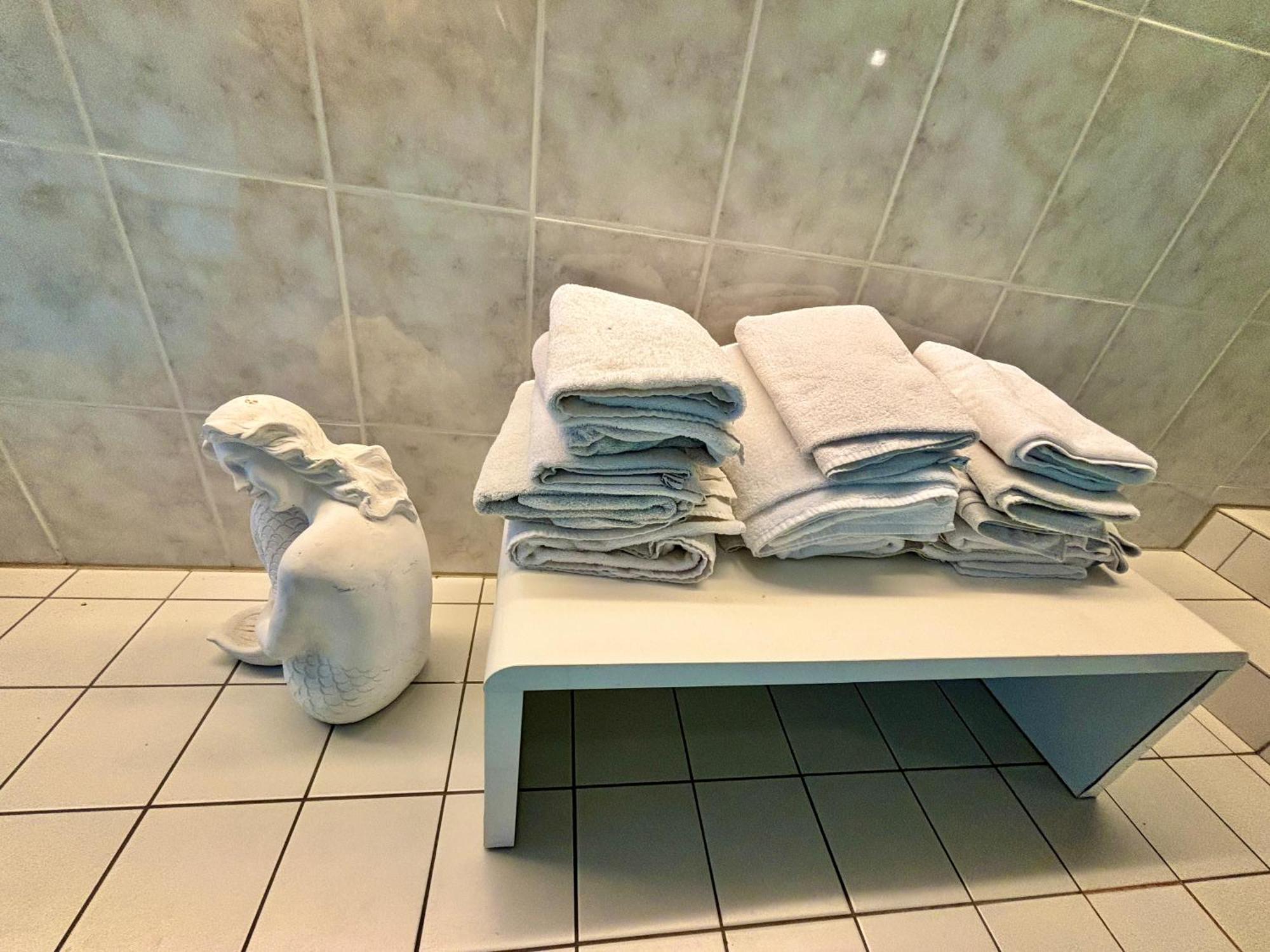 Magisches Doppelzimmer Mit Atemberaubender Wasserfall-Wand In Seligenstadt Dış mekan fotoğraf