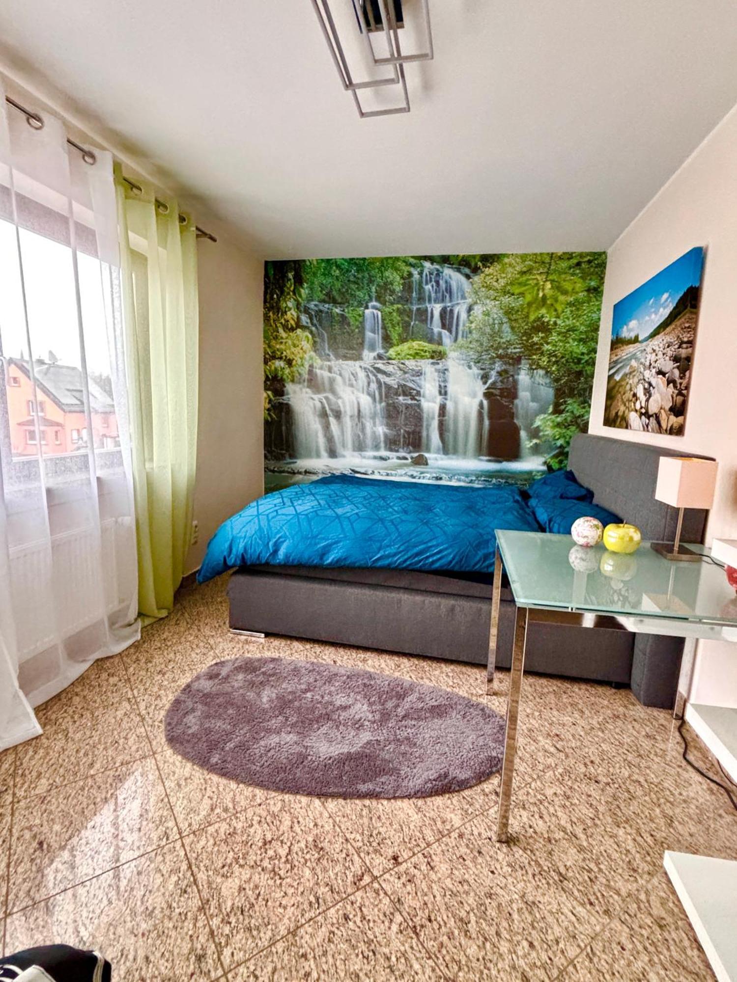 Magisches Doppelzimmer Mit Atemberaubender Wasserfall-Wand In Seligenstadt Dış mekan fotoğraf